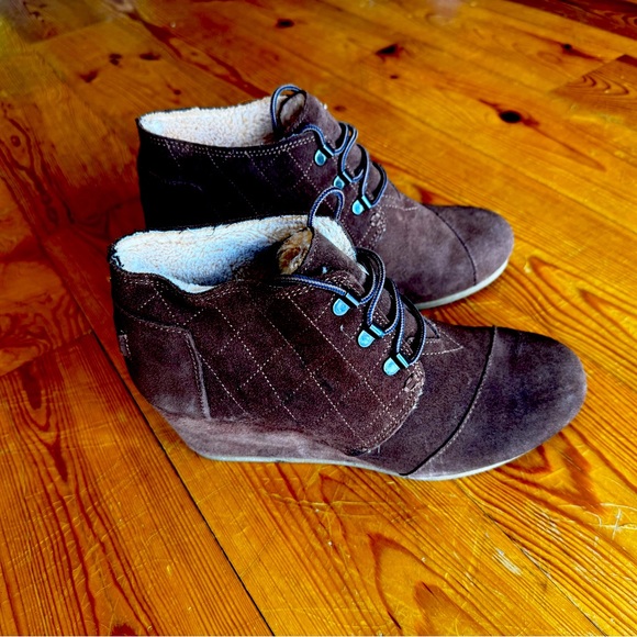 Toms Shoes - Tom’s Wedge Fleece Ankle Booties Size W9